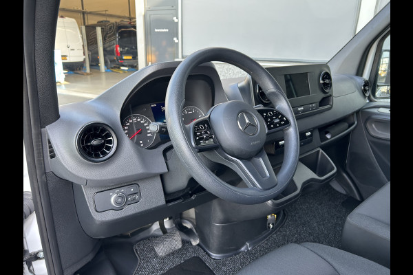 Mercedes-Benz Sprinter 317 CDI L2 H2 Automaat / MBUX / Navigatie / Camera / Parkeersensoren / Cruise control / Airco / 270 Graden achterdeuren
