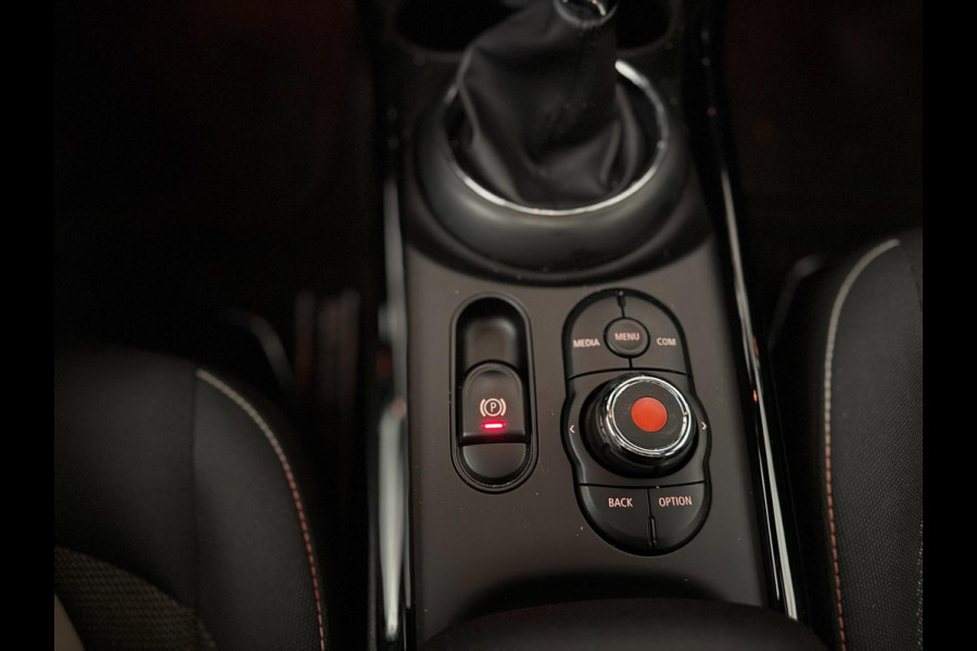 MINI Clubman 1.5 One Chili |Pano |Trekhaak | Keyless | LED | Carbon