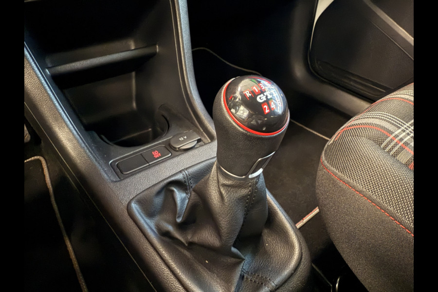 Volkswagen up! 1.0 TSI GTI 5-Drs. ClimateControl Stoelverwarming 17'lmv