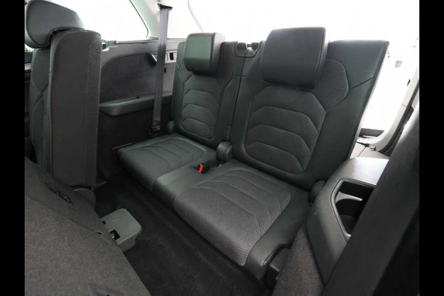 Škoda Kodiaq 1.5 TSI 150pk DSG Business Edition 7p. Navigatie Camera Clima Cruise Carplay 236