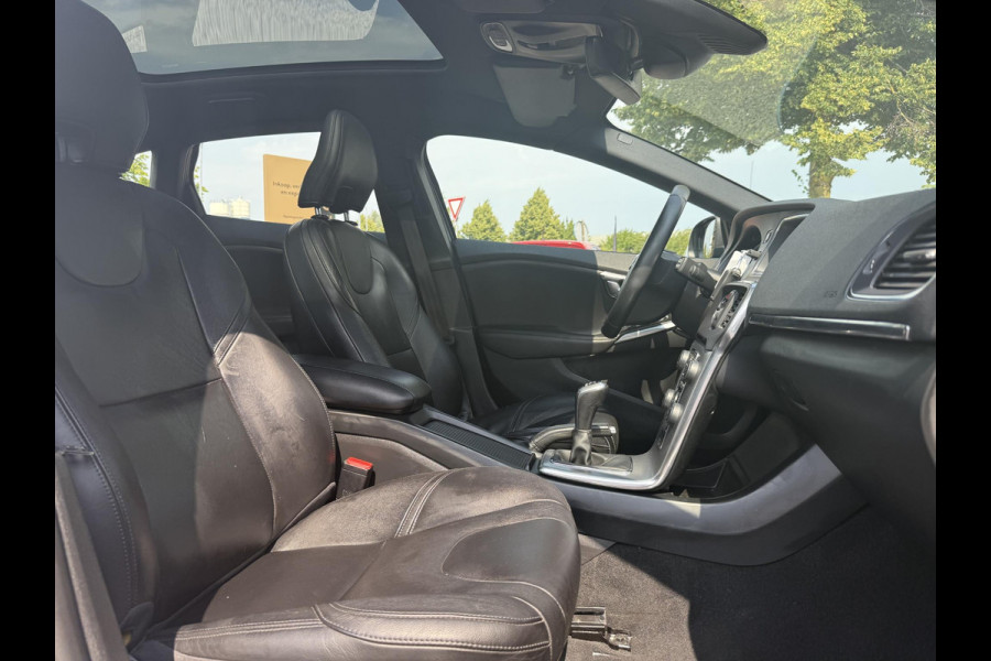 Volvo V40 2.0 T2 Nordic+ Dealer Onderhouden,Pano,Leder,Navi,Camera,Pdc,Stoelverw,123pk,Clima,Cruise,Lm velgen,N.A.P,6 Bak,Apk tot 06-2026