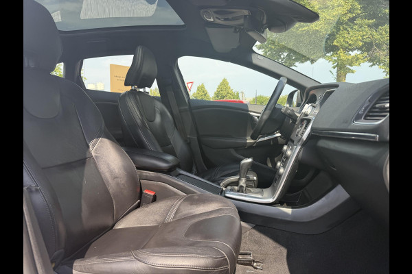Volvo V40 2.0 T2 Nordic+ Dealer Onderhouden,Pano,Leder,Navi,Camera,Pdc,Stoelverw,123pk,Clima,Cruise,Lm velgen,N.A.P,6 Bak,Apk tot 06-2026