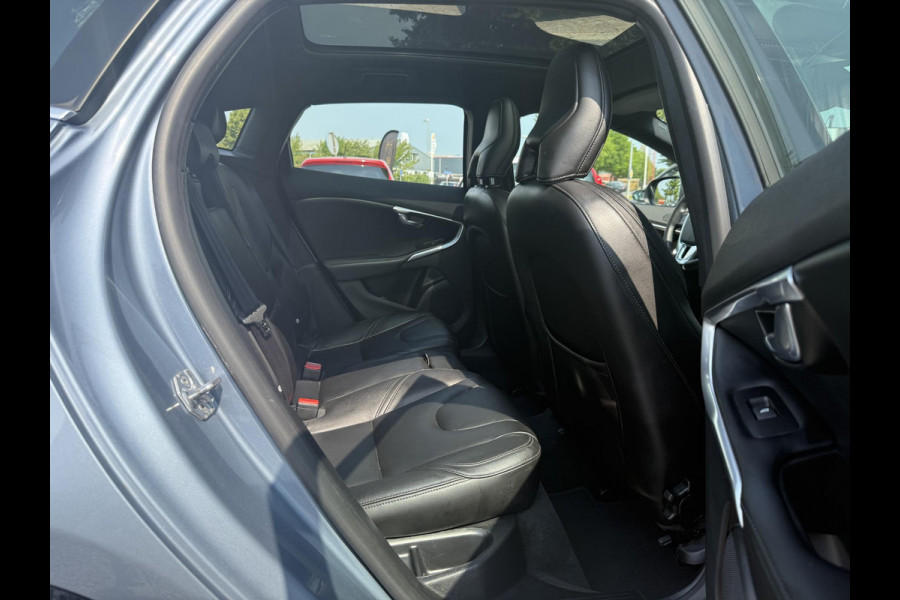 Volvo V40 2.0 T2 Nordic+ Dealer Onderhouden,Pano,Leder,Navi,Camera,Pdc,Stoelverw,123pk,Clima,Cruise,Lm velgen,N.A.P,6 Bak,Apk tot 06-2026
