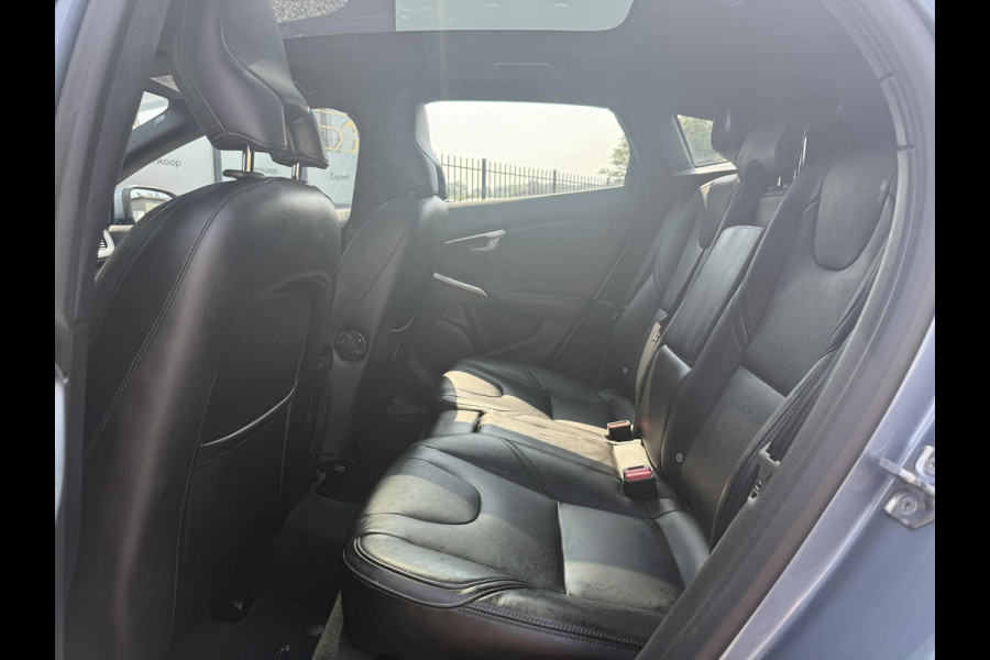 Volvo V40 2.0 T2 Nordic+ Dealer Onderhouden,Pano,Leder,Navi,Camera,Pdc,Stoelverw,123pk,Clima,Cruise,Lm velgen,N.A.P,6 Bak,Apk tot 06-2026