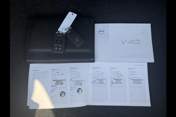Volvo V40 2.0 T2 Nordic+ Dealer Onderhouden,Pano,Leder,Navi,Camera,Pdc,Stoelverw,123pk,Clima,Cruise,Lm velgen,N.A.P,6 Bak,Apk tot 06-2026