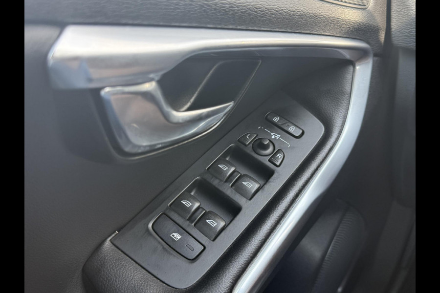 Volvo V40 2.0 T2 Nordic+ Dealer Onderhouden,Pano,Leder,Navi,Camera,Pdc,Stoelverw,123pk,Clima,Cruise,Lm velgen,N.A.P,6 Bak,Apk tot 06-2026
