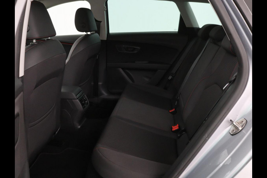 Seat Leon 1.5 TSI FR Business Intens | Stoelverwarming | Trekhaak | Adaptive cruise | Carplay | Virtual Cockpit | Full LED | Sfeerverlichting | Navigatie