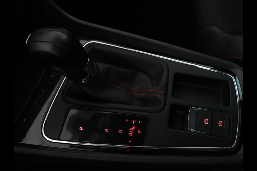Seat Leon 1.5 TSI FR Business Intens | Stoelverwarming | Trekhaak | Adaptive cruise | Carplay | Virtual Cockpit | Full LED | Sfeerverlichting | Navigatie