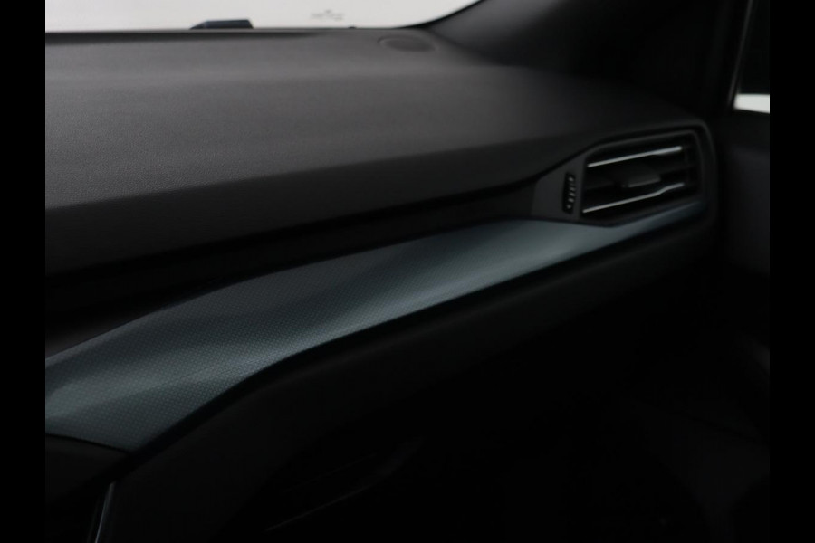 Ford Focus 1.0 EcoBoost Active | Trekhaak | Half leder | Stoel & stuurverwarming | B&O Sound | Camera | Adaptive cruise | Climate control | Keyless | Full LED