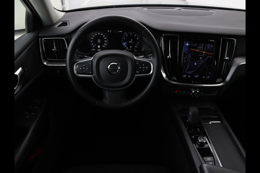 Volvo V60 2.0 B4 Momentum | Stoel & stuurverwarming | Trekhaak | Camera | Adaptive cruise | Carplay | Achterbankverwarming | Full LED | Navigatie