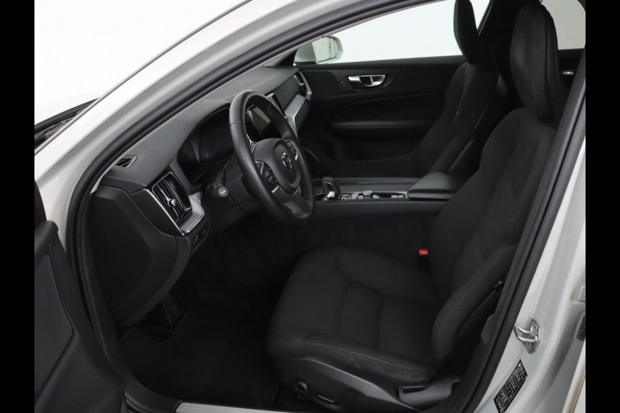 Volvo V60 2.0 B4 Momentum | Stoel & stuurverwarming | Trekhaak | Camera | Adaptive cruise | Carplay | Achterbankverwarming | Full LED | Navigatie