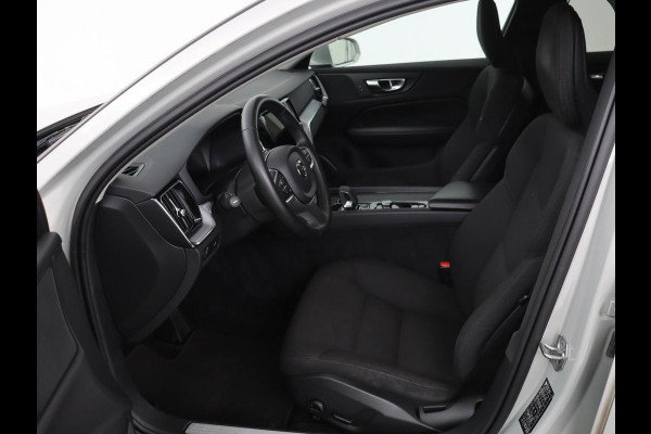 Volvo V60 2.0 B4 Momentum | Stoel & stuurverwarming | Trekhaak | Camera | Adaptive cruise | Carplay | Achterbankverwarming | Full LED | Navigatie