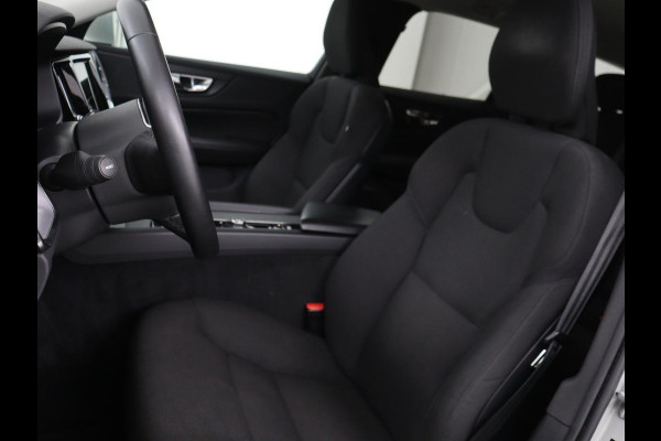 Volvo V60 2.0 B4 Momentum | Stoel & stuurverwarming | Trekhaak | Camera | Adaptive cruise | Carplay | Achterbankverwarming | Full LED | Navigatie