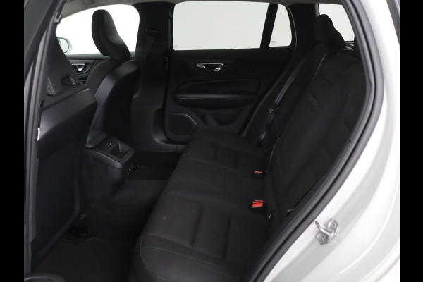 Volvo V60 2.0 B4 Momentum | Stoel & stuurverwarming | Trekhaak | Camera | Adaptive cruise | Carplay | Achterbankverwarming | Full LED | Navigatie