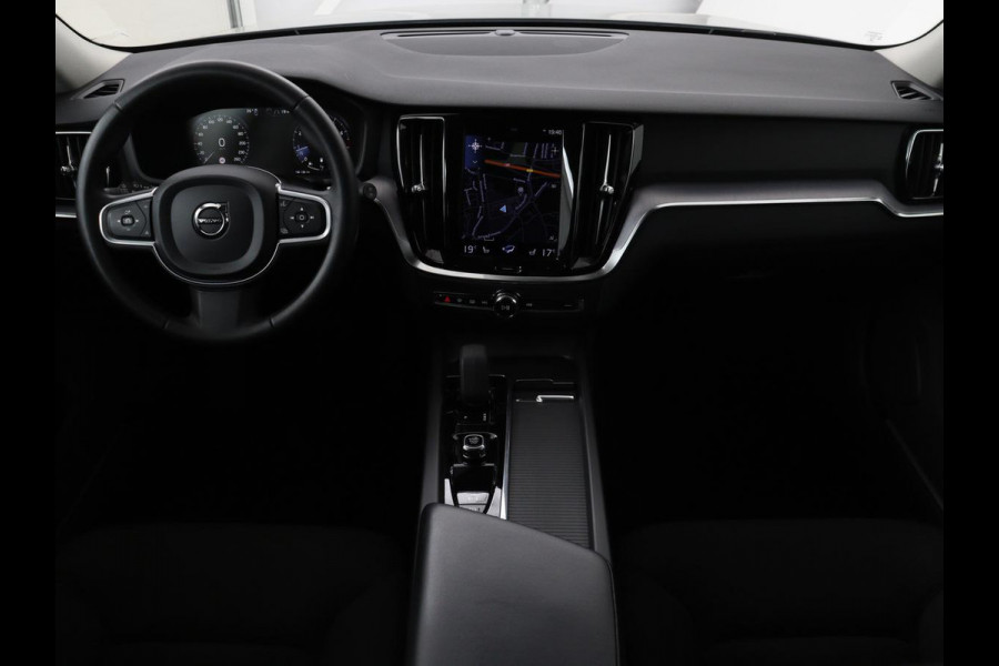 Volvo V60 2.0 B4 Momentum | Stoel & stuurverwarming | Trekhaak | Camera | Adaptive cruise | Carplay | Achterbankverwarming | Full LED | Navigatie