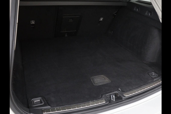 Volvo V60 2.0 B4 Momentum | Stoel & stuurverwarming | Trekhaak | Camera | Adaptive cruise | Carplay | Achterbankverwarming | Full LED | Navigatie