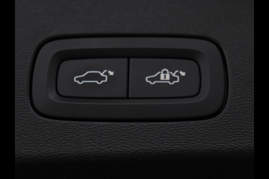 Volvo V60 2.0 B4 Momentum | Stoel & stuurverwarming | Trekhaak | Camera | Adaptive cruise | Carplay | Achterbankverwarming | Full LED | Navigatie