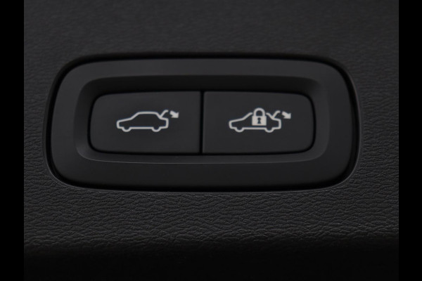 Volvo V60 2.0 B4 Momentum | Stoel & stuurverwarming | Trekhaak | Camera | Adaptive cruise | Carplay | Achterbankverwarming | Full LED | Navigatie