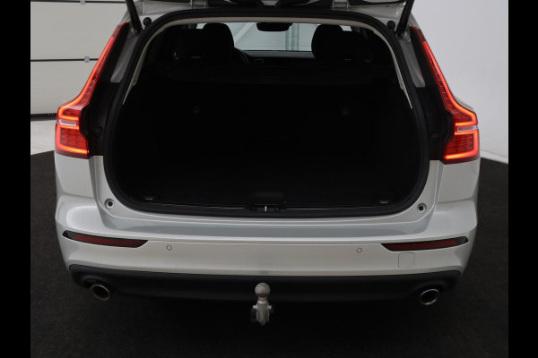 Volvo V60 2.0 B4 Momentum | Stoel & stuurverwarming | Trekhaak | Camera | Adaptive cruise | Carplay | Achterbankverwarming | Full LED | Navigatie