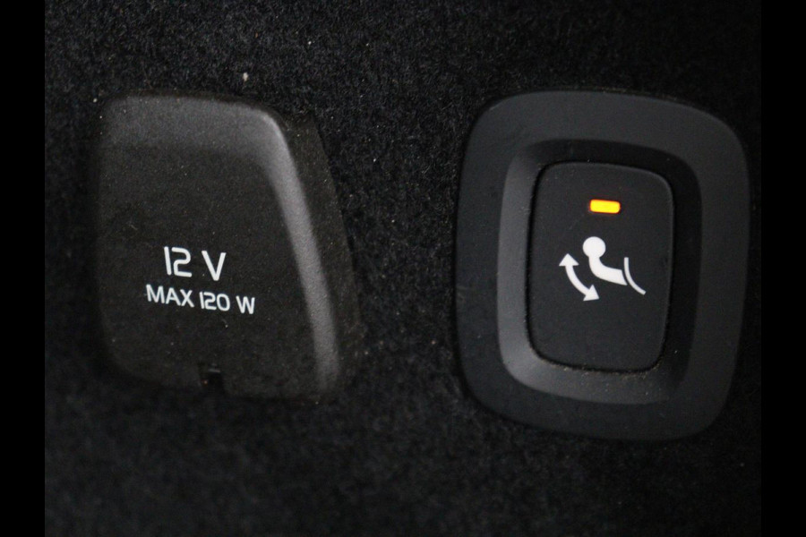 Volvo V60 2.0 B4 Momentum | Stoel & stuurverwarming | Trekhaak | Camera | Adaptive cruise | Carplay | Achterbankverwarming | Full LED | Navigatie