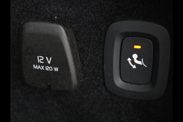 Volvo V60 2.0 B4 Momentum | Stoel & stuurverwarming | Trekhaak | Camera | Adaptive cruise | Carplay | Achterbankverwarming | Full LED | Navigatie