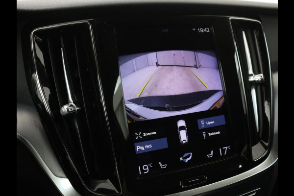 Volvo V60 2.0 B4 Momentum | Stoel & stuurverwarming | Trekhaak | Camera | Adaptive cruise | Carplay | Achterbankverwarming | Full LED | Navigatie
