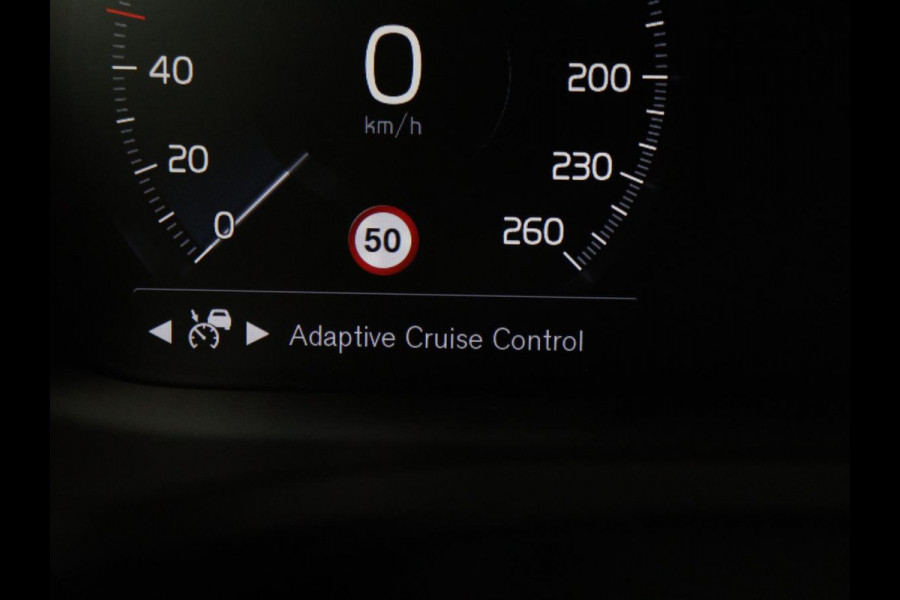 Volvo V60 2.0 B4 Momentum | Stoel & stuurverwarming | Trekhaak | Camera | Adaptive cruise | Carplay | Achterbankverwarming | Full LED | Navigatie