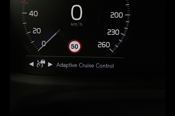 Volvo V60 2.0 B4 Momentum | Stoel & stuurverwarming | Trekhaak | Camera | Adaptive cruise | Carplay | Achterbankverwarming | Full LED | Navigatie