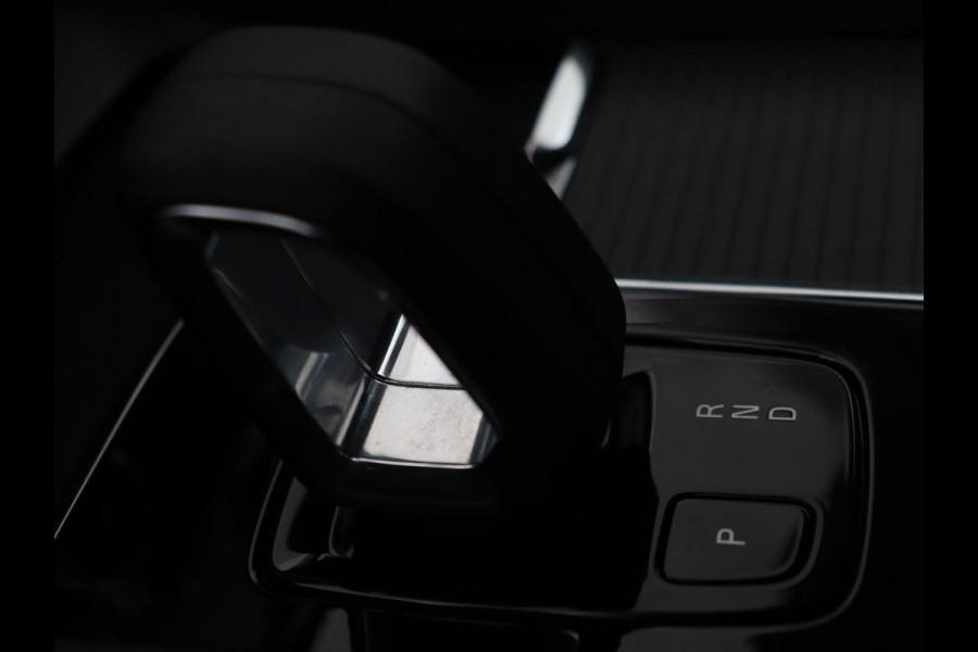 Volvo V60 2.0 B4 Momentum | Stoel & stuurverwarming | Trekhaak | Camera | Adaptive cruise | Carplay | Achterbankverwarming | Full LED | Navigatie