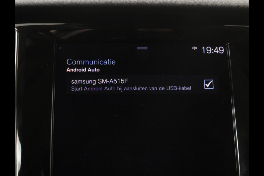 Volvo V60 2.0 B4 Momentum | Stoel & stuurverwarming | Trekhaak | Camera | Adaptive cruise | Carplay | Achterbankverwarming | Full LED | Navigatie