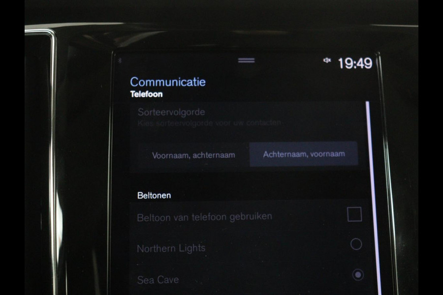 Volvo V60 2.0 B4 Momentum | Stoel & stuurverwarming | Trekhaak | Camera | Adaptive cruise | Carplay | Achterbankverwarming | Full LED | Navigatie