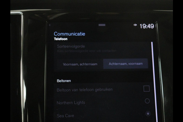 Volvo V60 2.0 B4 Momentum | Stoel & stuurverwarming | Trekhaak | Camera | Adaptive cruise | Carplay | Achterbankverwarming | Full LED | Navigatie