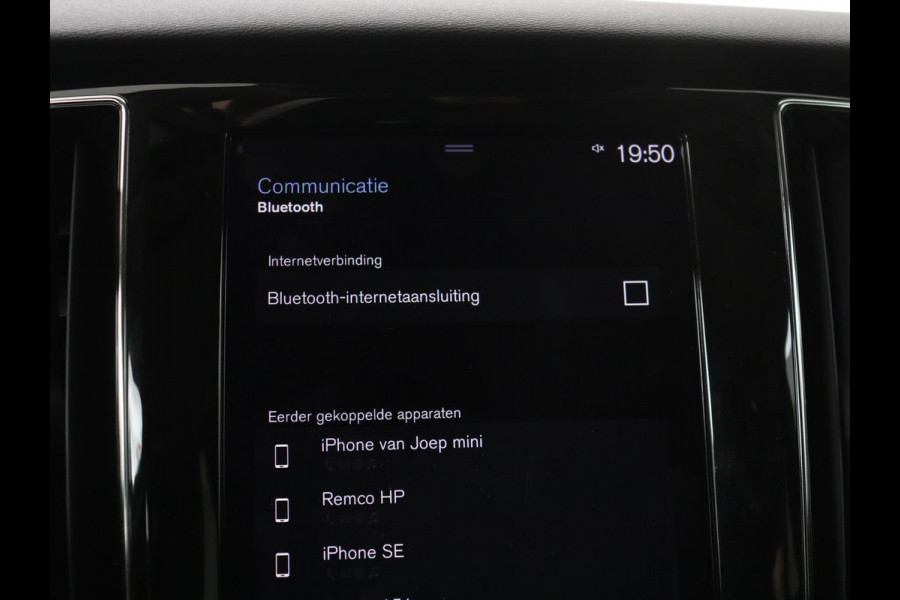 Volvo V60 2.0 B4 Momentum | Stoel & stuurverwarming | Trekhaak | Camera | Adaptive cruise | Carplay | Achterbankverwarming | Full LED | Navigatie