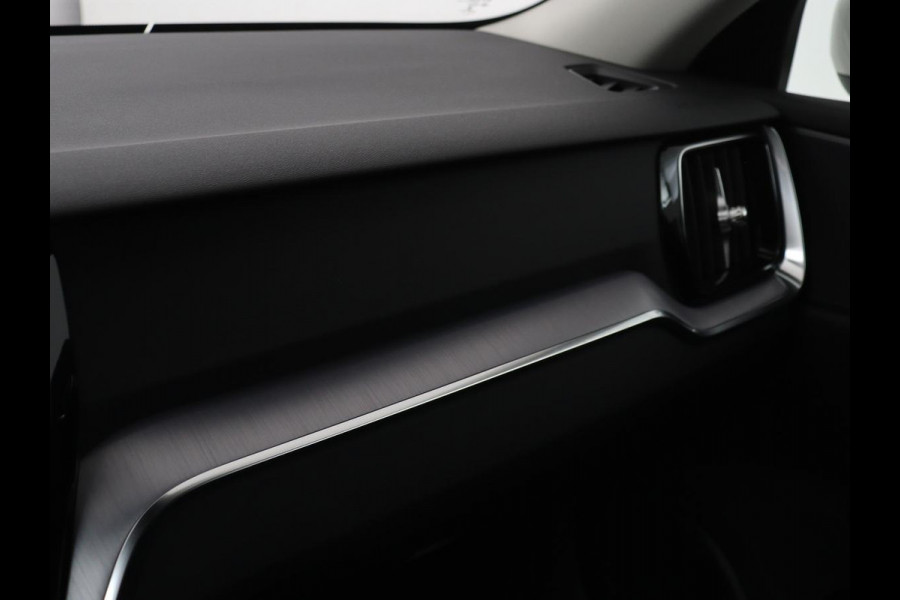 Volvo V60 2.0 B4 Momentum | Stoel & stuurverwarming | Trekhaak | Camera | Adaptive cruise | Carplay | Achterbankverwarming | Full LED | Navigatie