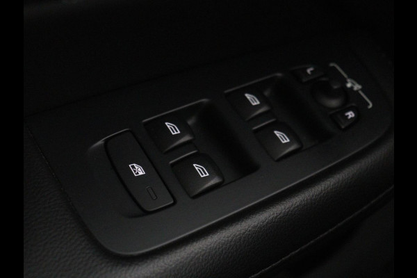 Volvo V60 2.0 B4 Momentum | Stoel & stuurverwarming | Trekhaak | Camera | Adaptive cruise | Carplay | Achterbankverwarming | Full LED | Navigatie