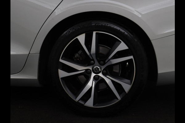Volvo V60 2.0 B4 Momentum | Stoel & stuurverwarming | Trekhaak | Camera | Adaptive cruise | Carplay | Achterbankverwarming | Full LED | Navigatie