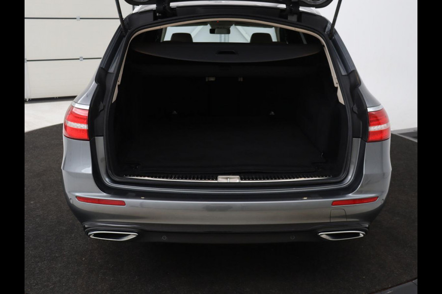 Mercedes-Benz E-Klasse 200 Business Solutions | Leder | 360 camera | Stoelverwarming | Carplay | Matrix LED | Widescreen | Park Assist | Navigatie | Memory