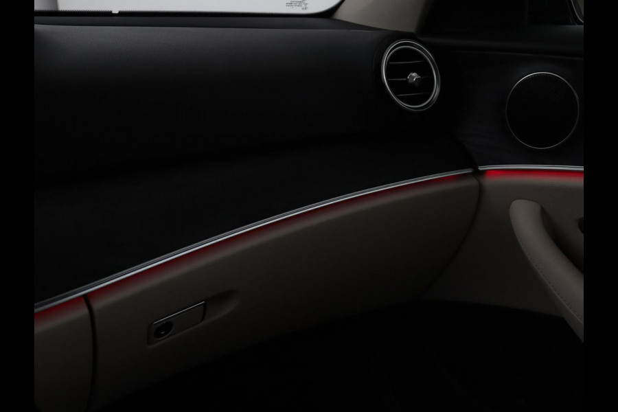 Mercedes-Benz E-Klasse 200 Business Solutions | Leder | 360 camera | Stoelverwarming | Carplay | Matrix LED | Widescreen | Park Assist | Navigatie | Memory