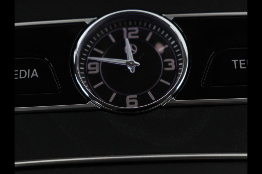 Mercedes-Benz E-Klasse 200 Business Solutions | Leder | 360 camera | Stoelverwarming | Carplay | Matrix LED | Widescreen | Park Assist | Navigatie | Memory