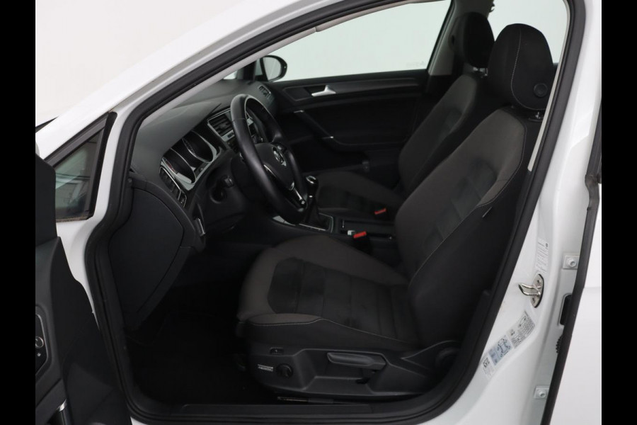 Volkswagen Golf 1.5 TSI Comfortline Business | Stoelverwarming | Massage | Carplay | Navigatie | Adaptive cruise | Climate control | Parkeerhulp | Bluetooth