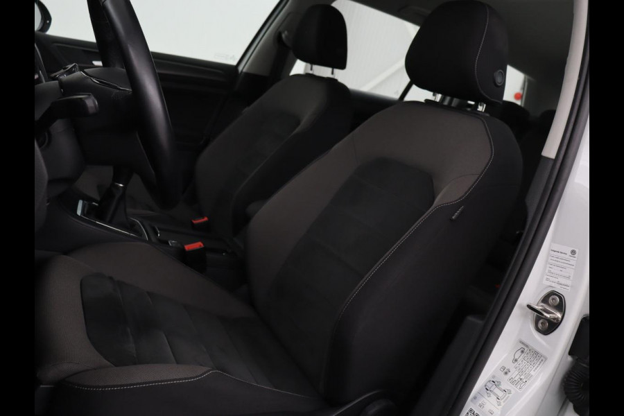 Volkswagen Golf 1.5 TSI Comfortline Business | Stoelverwarming | Massage | Carplay | Navigatie | Adaptive cruise | Climate control | Parkeerhulp | Bluetooth