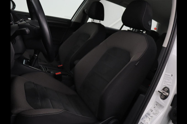 Volkswagen Golf 1.5 TSI Comfortline Business | Stoelverwarming | Massage | Carplay | Navigatie | Adaptive cruise | Climate control | Parkeerhulp | Bluetooth