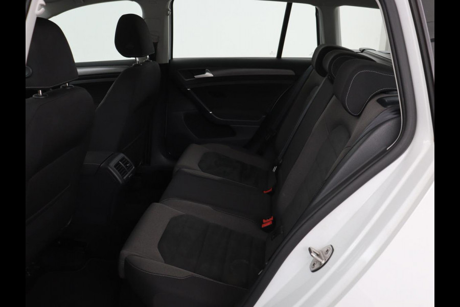 Volkswagen Golf 1.5 TSI Comfortline Business | Stoelverwarming | Massage | Carplay | Navigatie | Adaptive cruise | Climate control | Parkeerhulp | Bluetooth