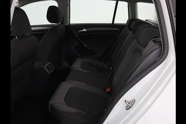 Volkswagen Golf 1.5 TSI Comfortline Business | Stoelverwarming | Massage | Carplay | Navigatie | Adaptive cruise | Climate control | Parkeerhulp | Bluetooth