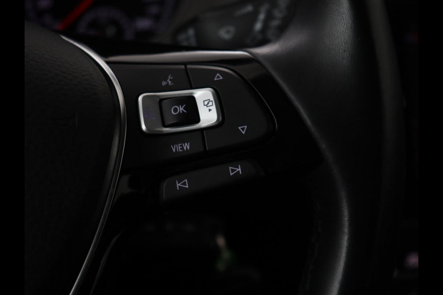 Volkswagen Golf 1.5 TSI Comfortline Business | Stoelverwarming | Massage | Carplay | Navigatie | Adaptive cruise | Climate control | Parkeerhulp | Bluetooth