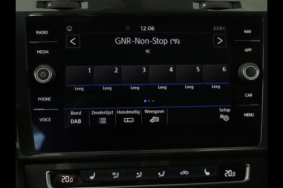 Volkswagen Golf 1.5 TSI Comfortline Business | Stoelverwarming | Massage | Carplay | Navigatie | Adaptive cruise | Climate control | Parkeerhulp | Bluetooth