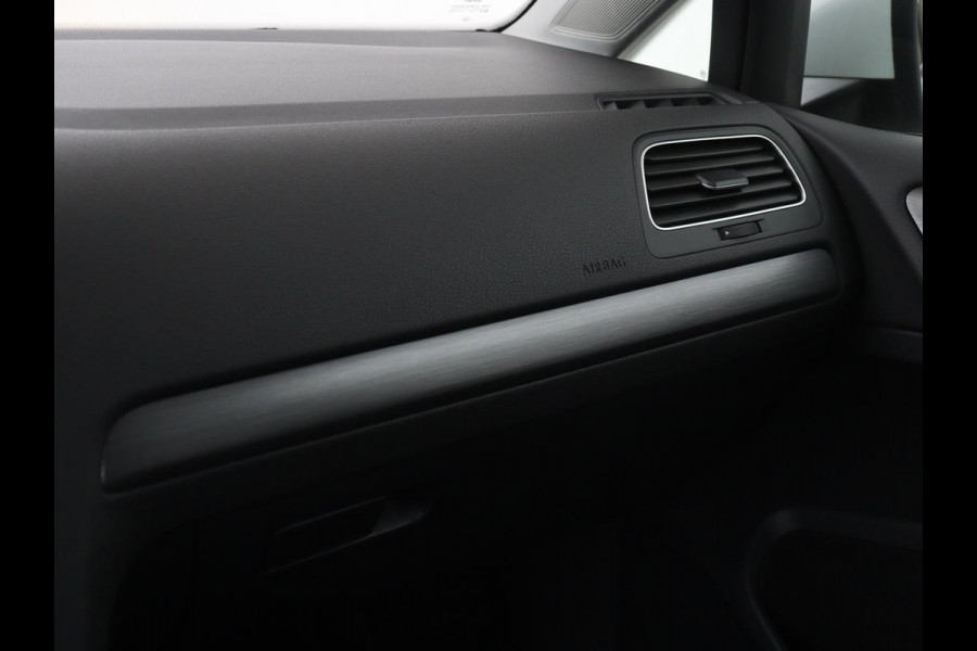 Volkswagen Golf 1.5 TSI Comfortline Business | Stoelverwarming | Massage | Carplay | Navigatie | Adaptive cruise | Climate control | Parkeerhulp | Bluetooth