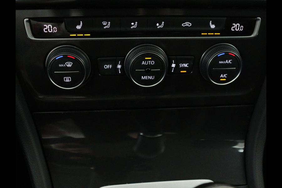 Volkswagen Golf 1.5 TSI Comfortline Business | Stoelverwarming | Massage | Carplay | Navigatie | Adaptive cruise | Climate control | Parkeerhulp | Bluetooth