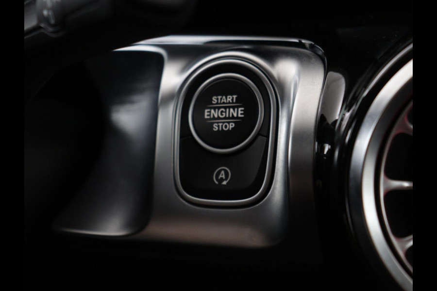 Mercedes-Benz GLB-Klasse 200 Business Solution AMG 7-persoons | Panoramadak | Trekhaak | Stoelverwarming | Matrix LED | Memory | Keyless | Camera | Navigatie