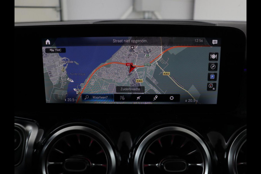Mercedes-Benz GLB-Klasse 200 Business Solution AMG 7-persoons | Panoramadak | Trekhaak | Stoelverwarming | Matrix LED | Memory | Keyless | Camera | Navigatie
